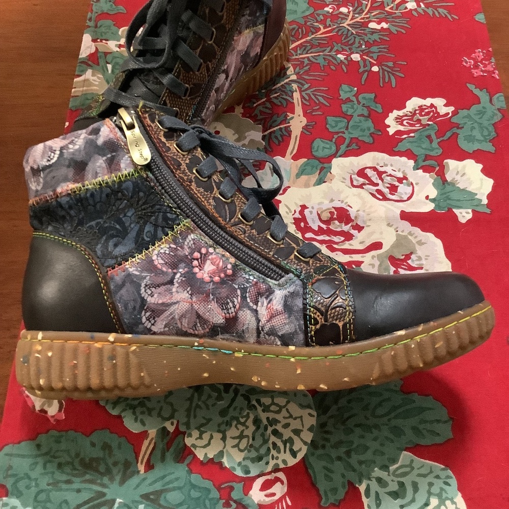 Size 38 L’Artiste Boot by Spring Step NWOT